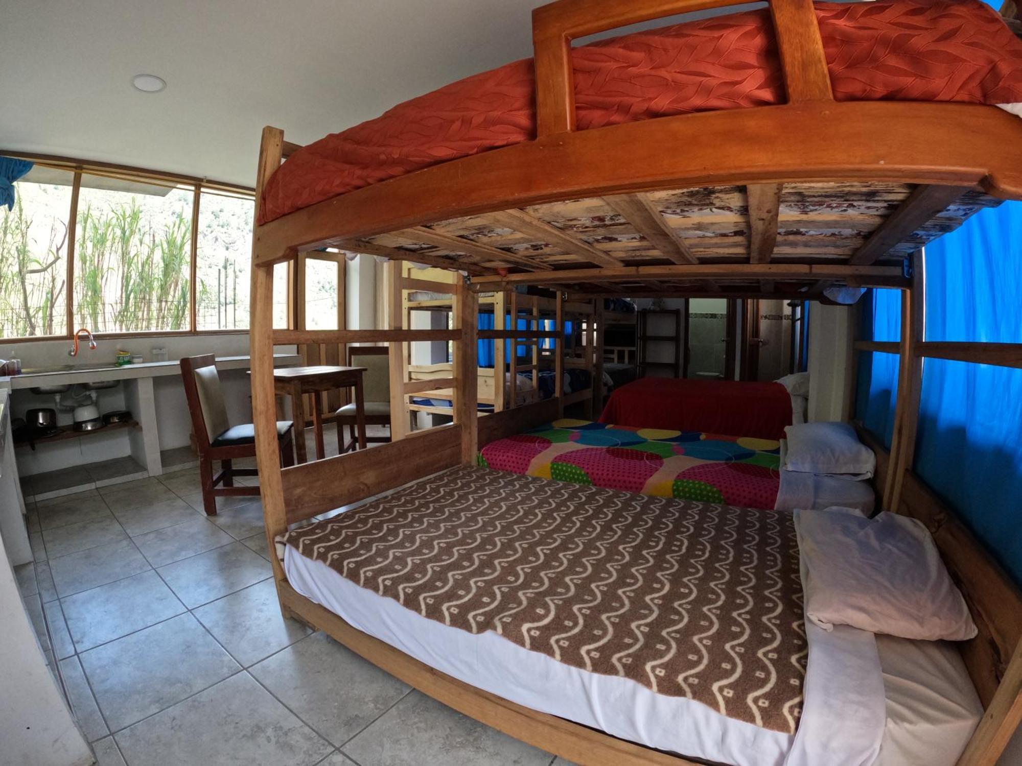 Backpackers-Balcones-River-Lodge バーニョス エクステリア 写真