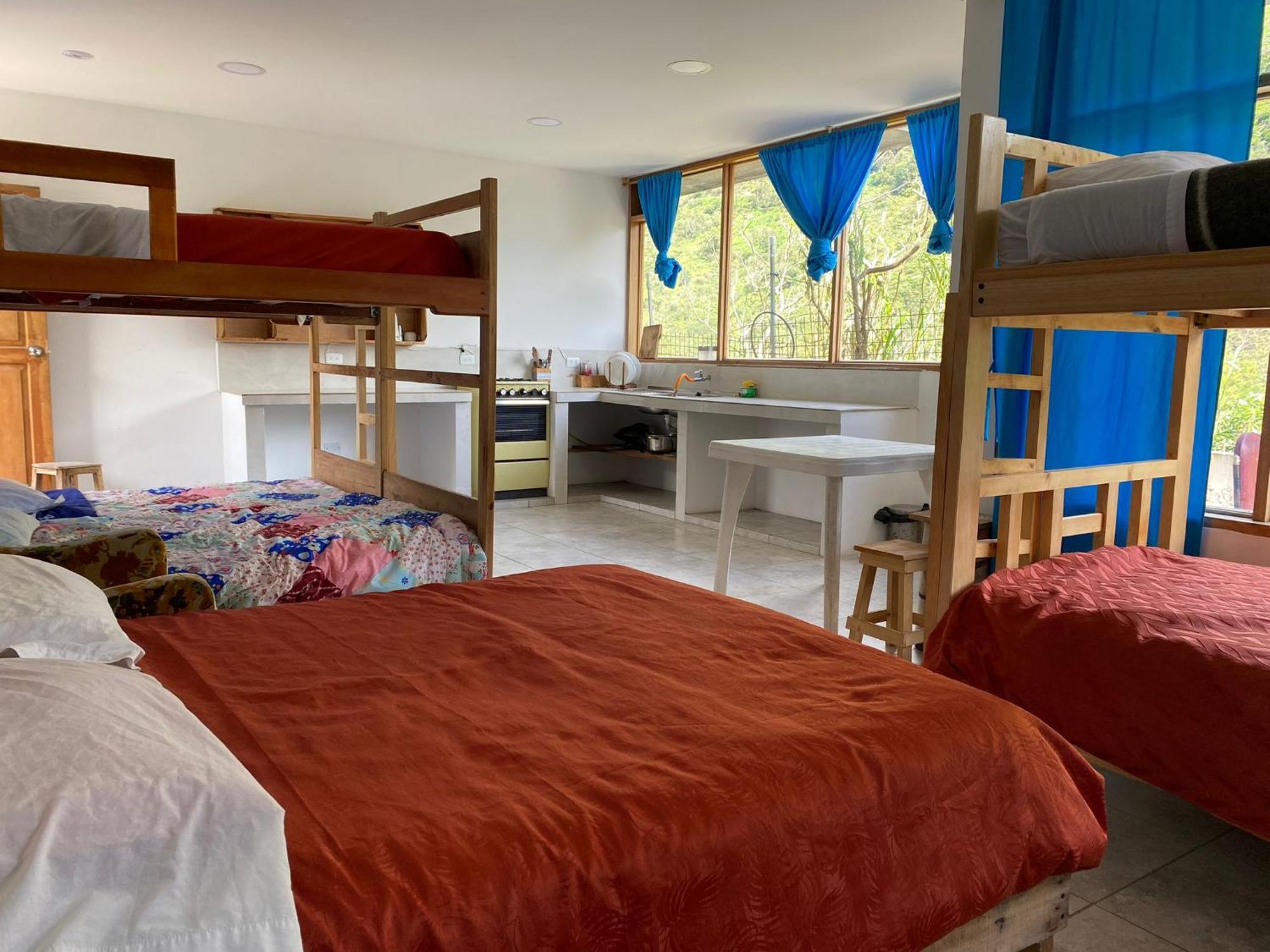 Backpackers-Balcones-River-Lodge バーニョス エクステリア 写真