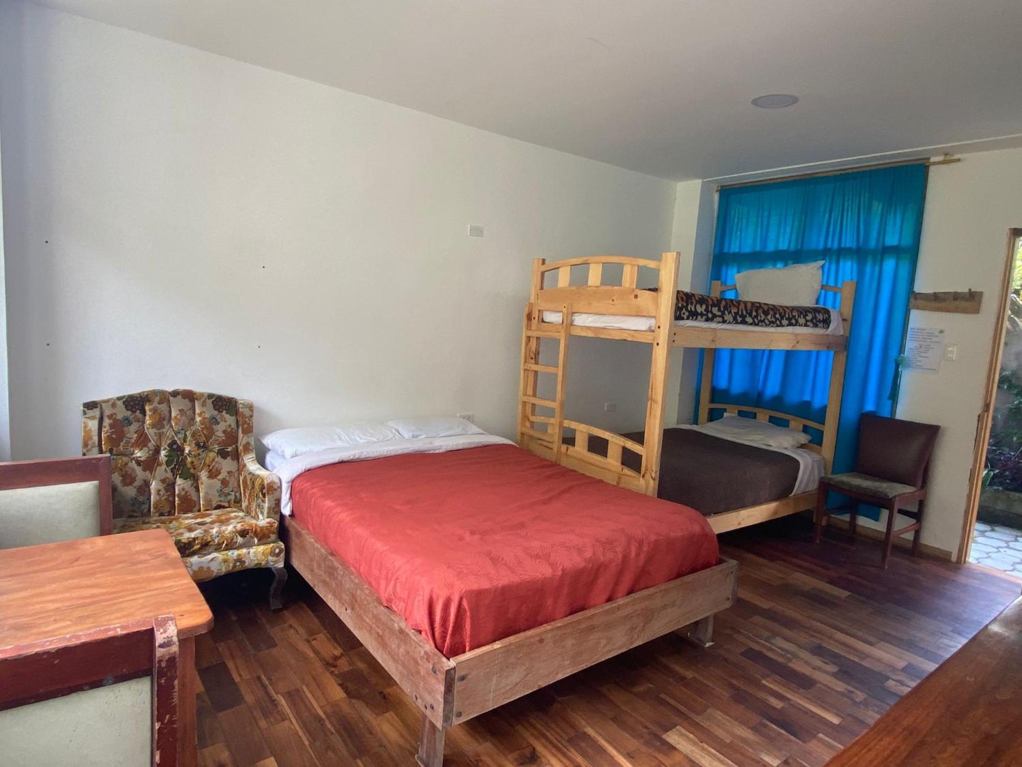 Backpackers-Balcones-River-Lodge バーニョス エクステリア 写真