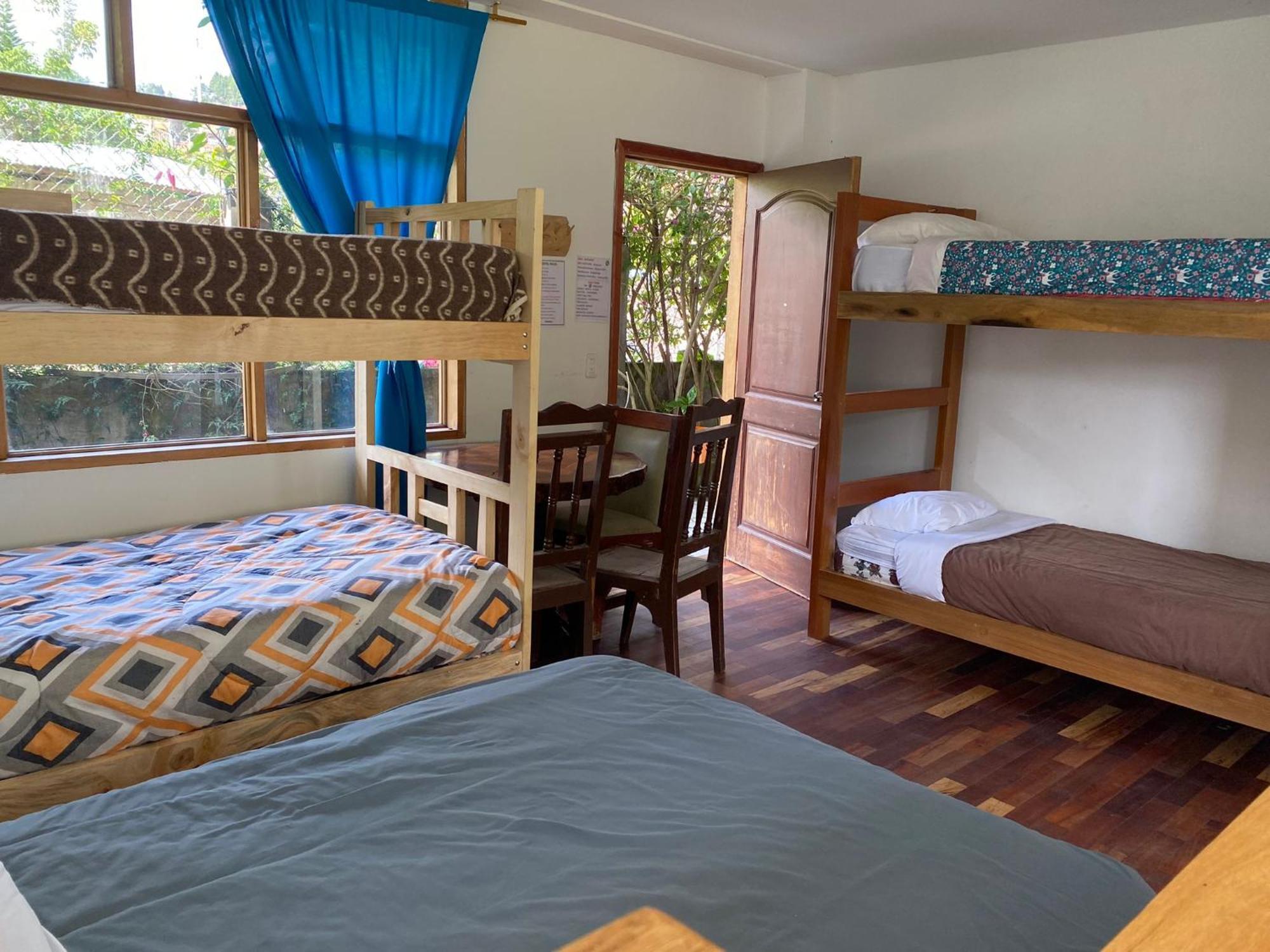 Backpackers-Balcones-River-Lodge バーニョス エクステリア 写真