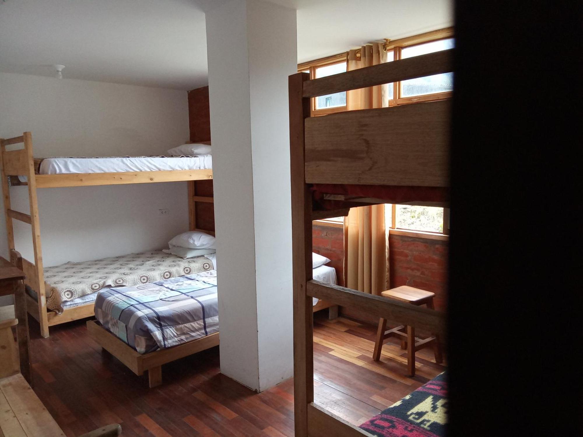 Backpackers-Balcones-River-Lodge バーニョス エクステリア 写真