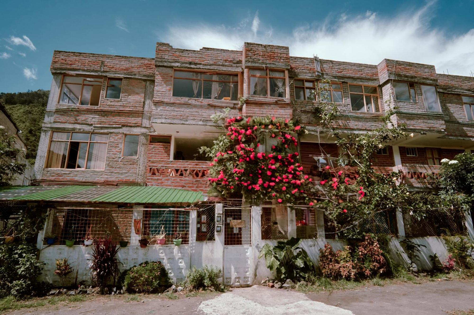 Backpackers-Balcones-River-Lodge バーニョス エクステリア 写真