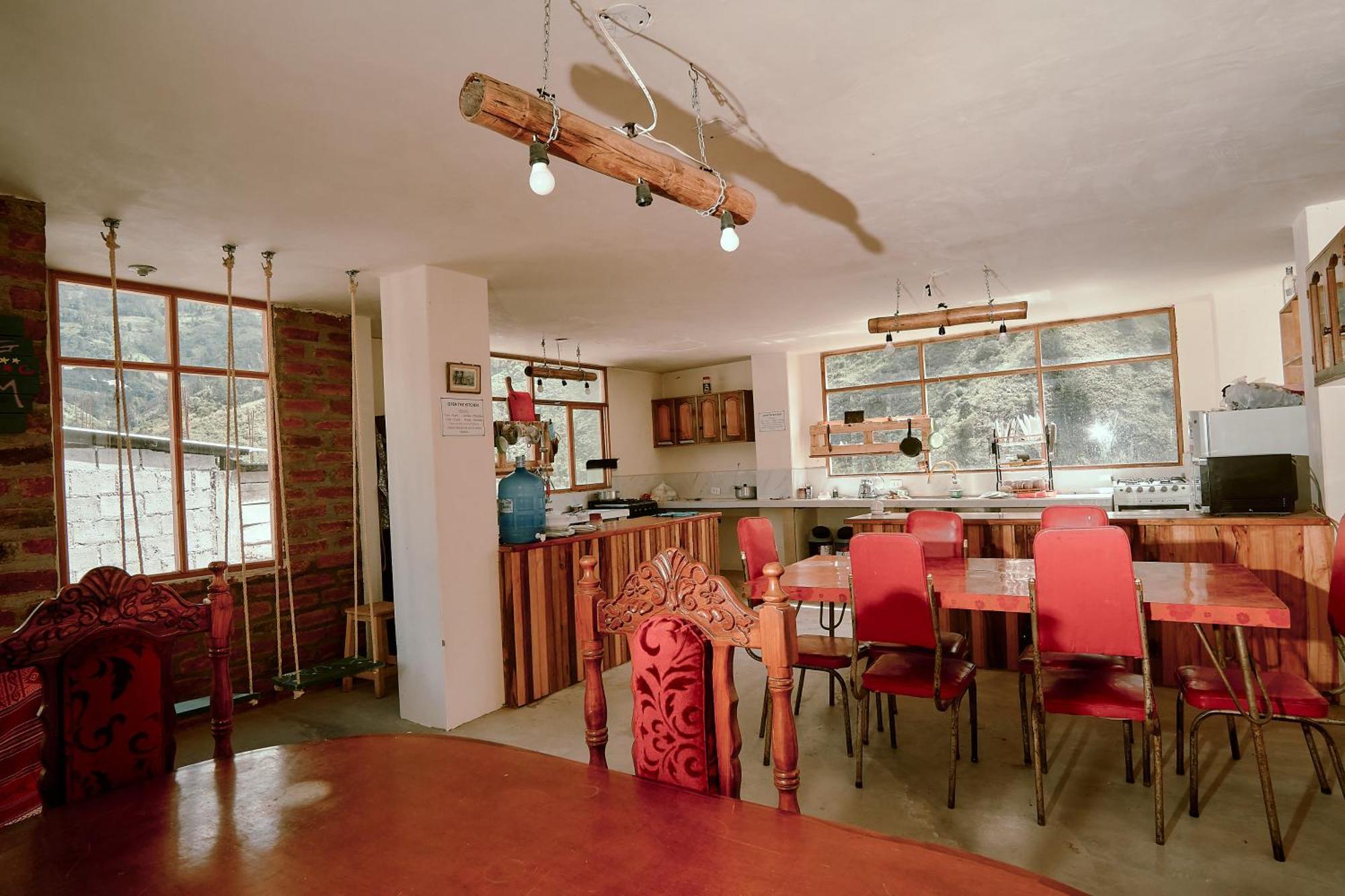 Backpackers-Balcones-River-Lodge バーニョス エクステリア 写真