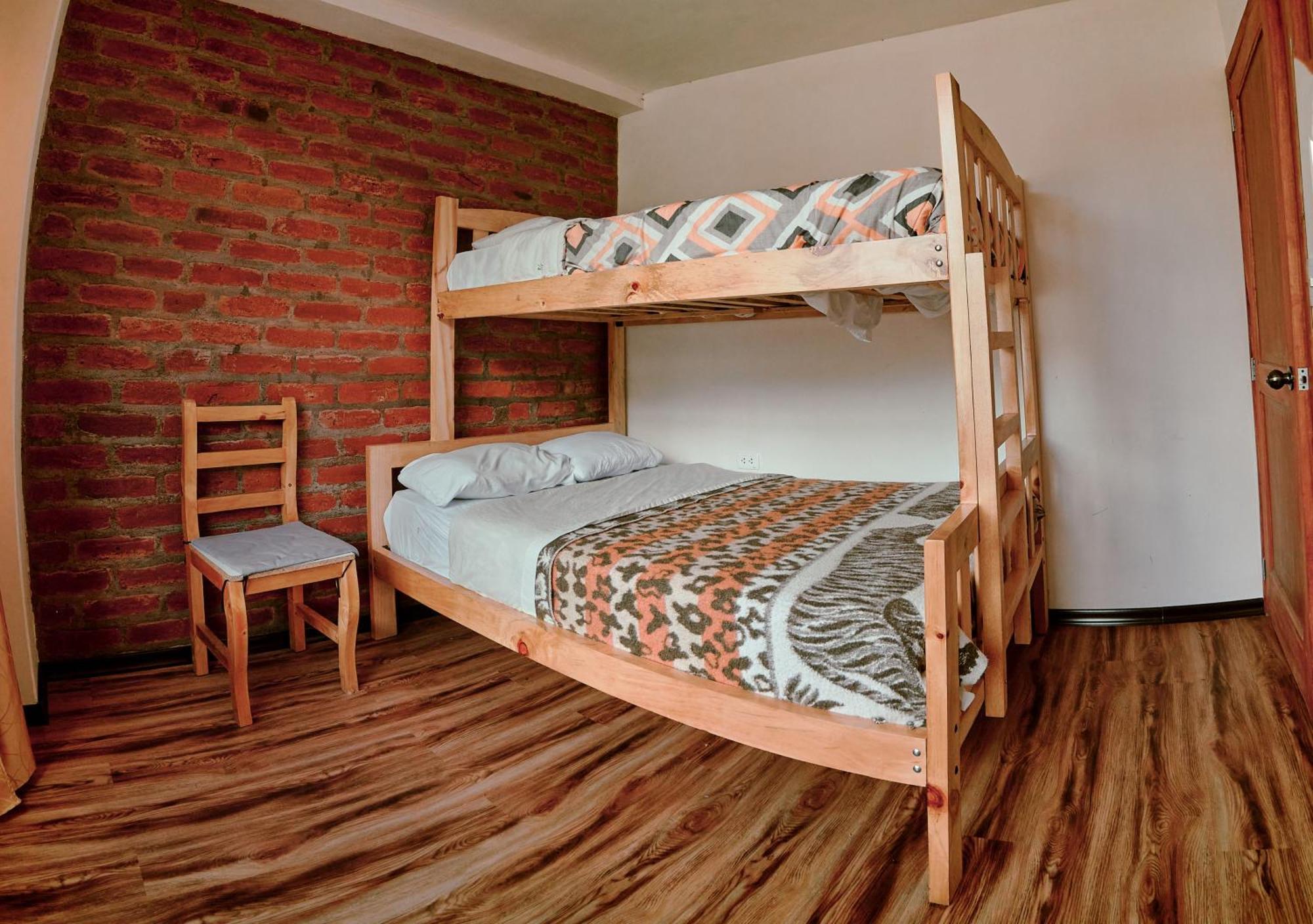 Backpackers-Balcones-River-Lodge バーニョス エクステリア 写真