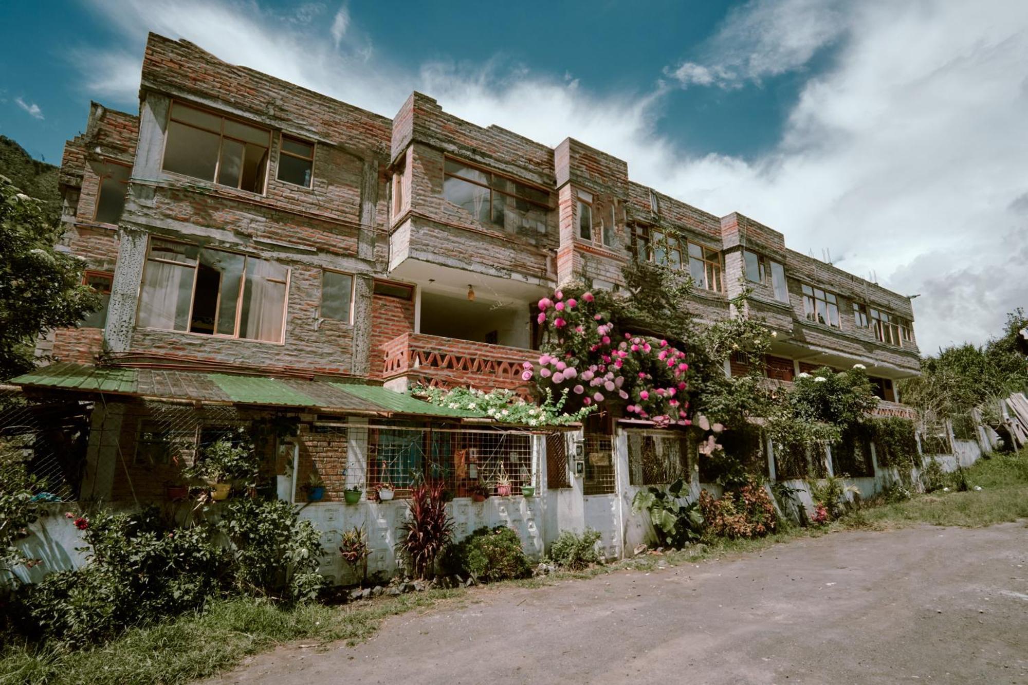 Backpackers-Balcones-River-Lodge バーニョス エクステリア 写真