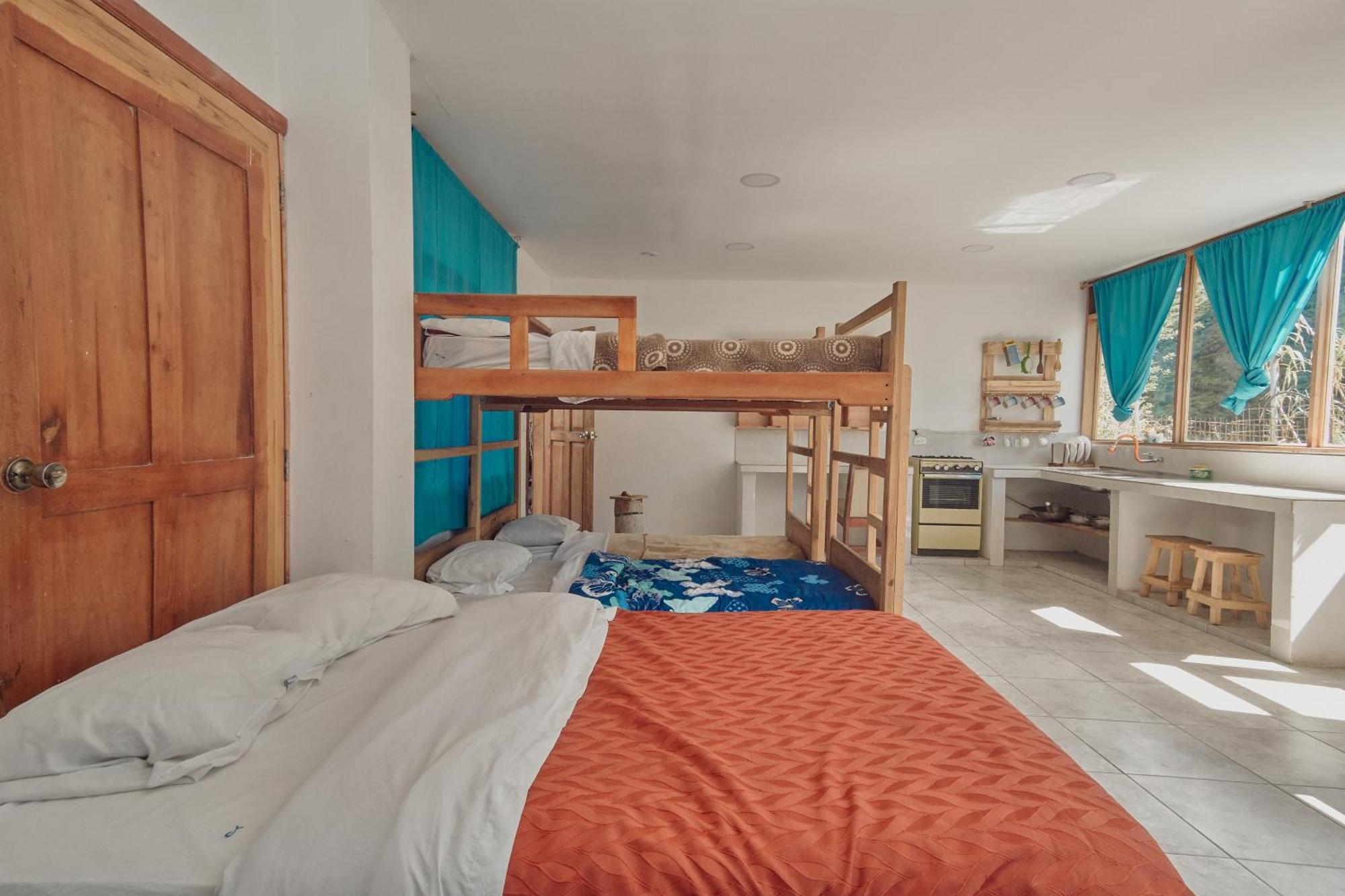 Backpackers-Balcones-River-Lodge バーニョス エクステリア 写真