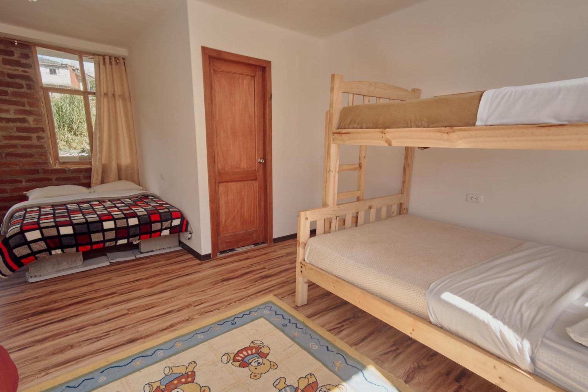 Backpackers-Balcones-River-Lodge バーニョス エクステリア 写真
