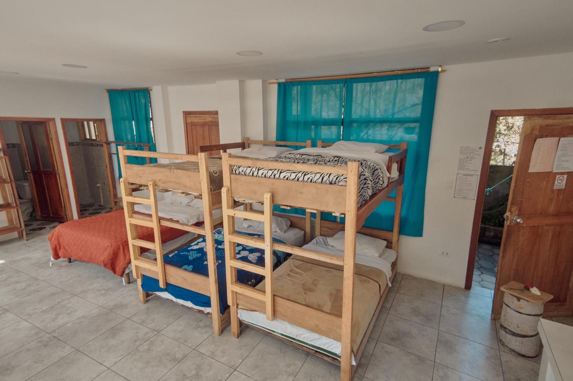 Backpackers-Balcones-River-Lodge バーニョス エクステリア 写真