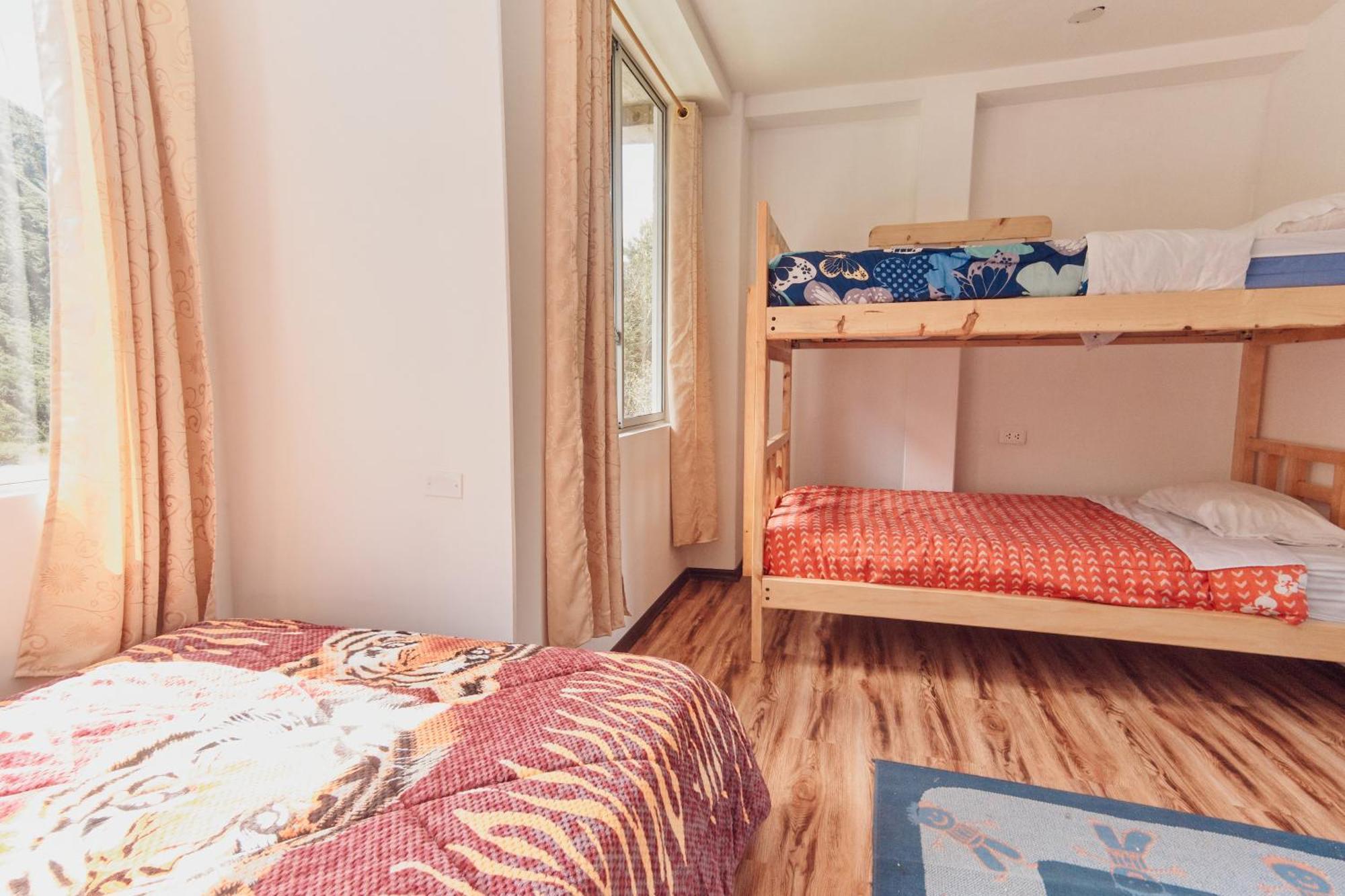 Backpackers-Balcones-River-Lodge バーニョス エクステリア 写真