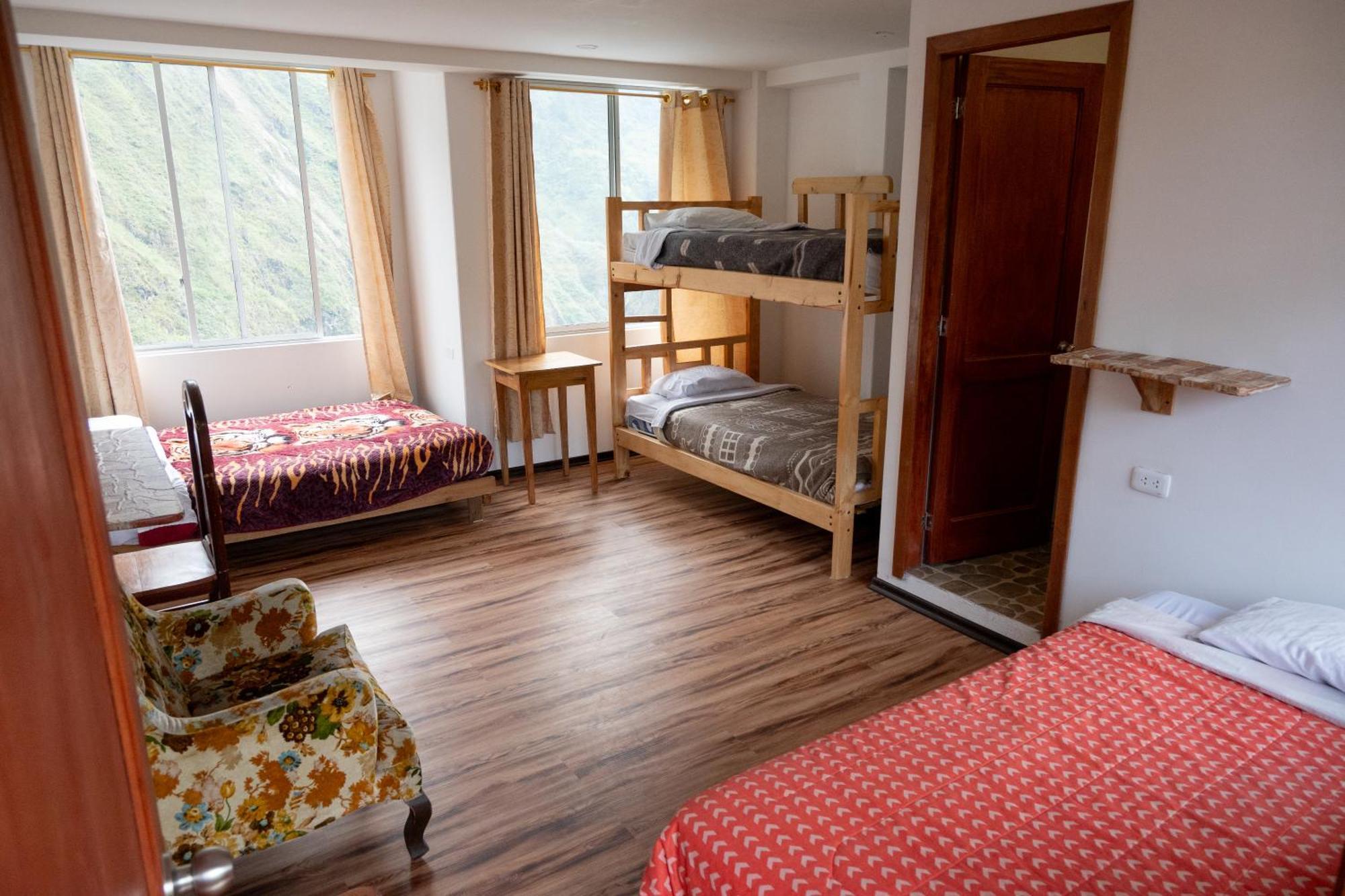 Backpackers-Balcones-River-Lodge バーニョス エクステリア 写真