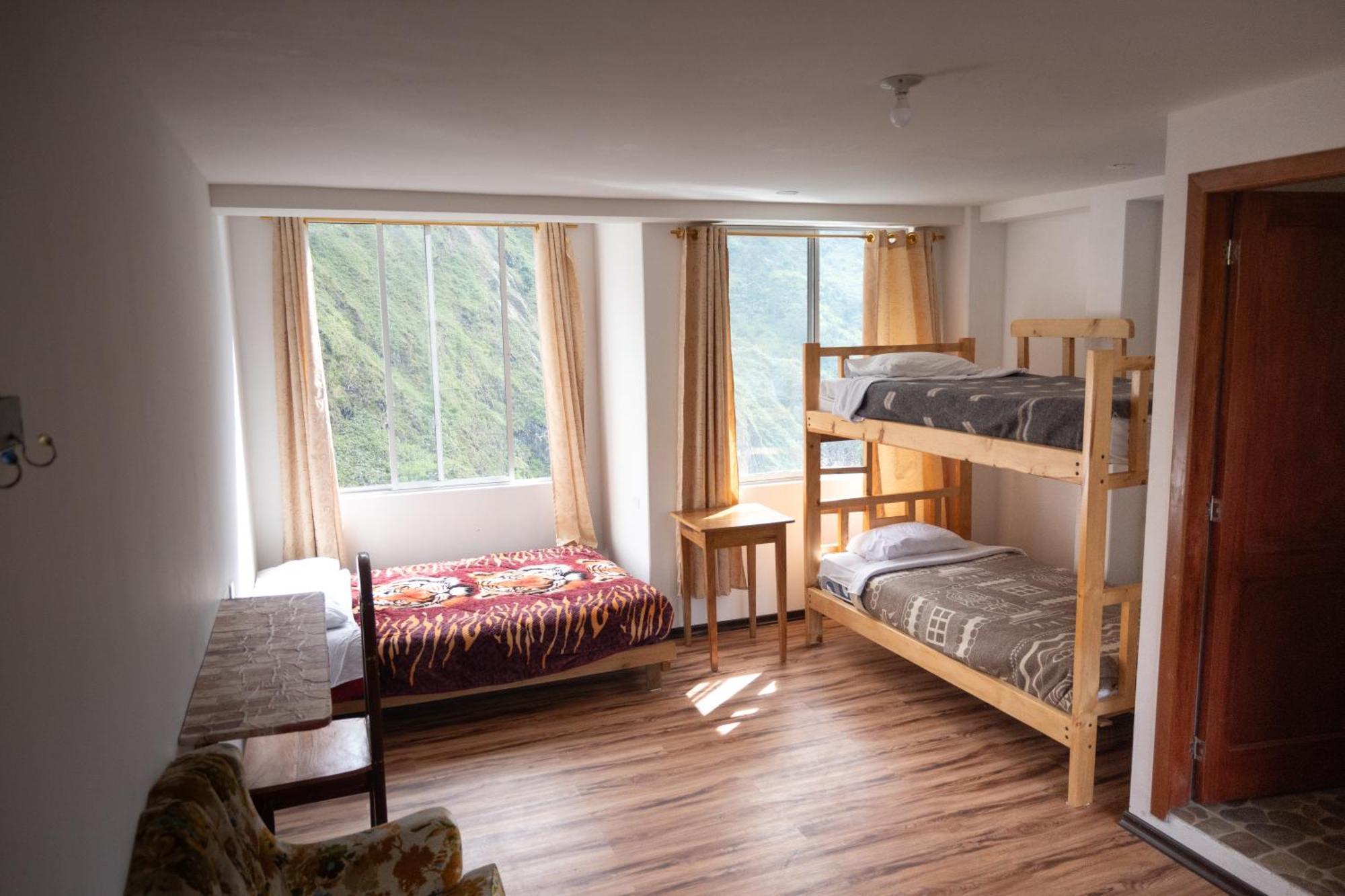 Backpackers-Balcones-River-Lodge バーニョス エクステリア 写真