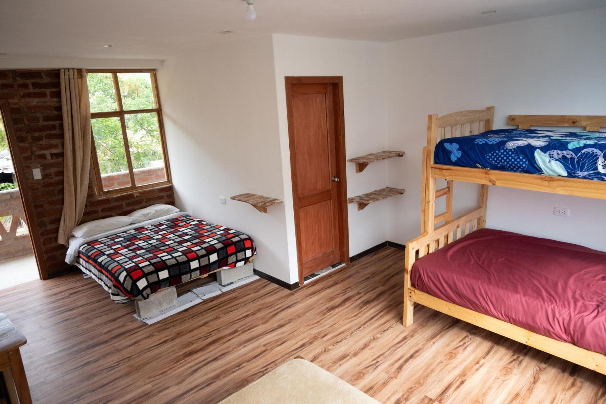 Backpackers-Balcones-River-Lodge バーニョス エクステリア 写真